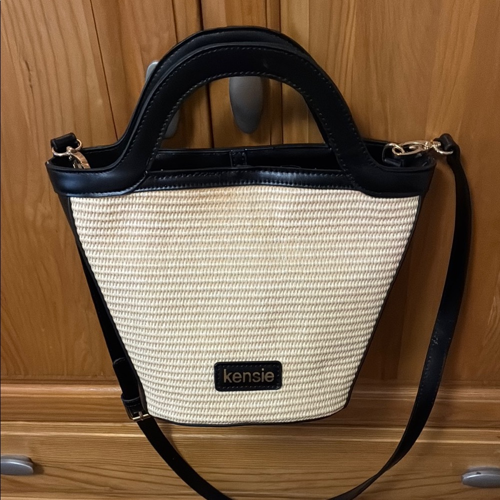Kensie Black and Tan Crossbody Bag with Sophisticated Design